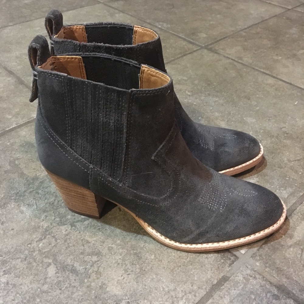 Dolce Vita Jones Anthracite suede bootie